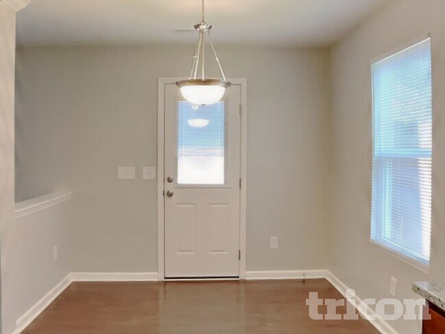 Foto del edificio - 963 Bitting Hall Cir