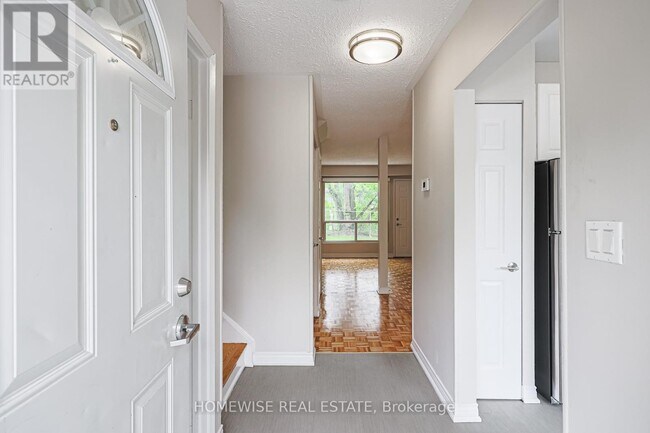Photo du bâtiment - 560-560 Waverly St N