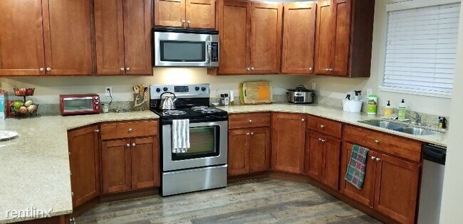 Foto del edificio - 3 br, 2.5 bath Townhome - 1535 19th Ave W