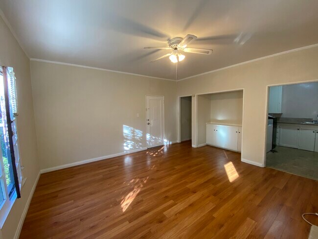 Building Photo - 132 Carr Dr