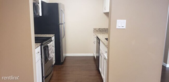Foto del edificio - 6815 Cottage Grove Ln