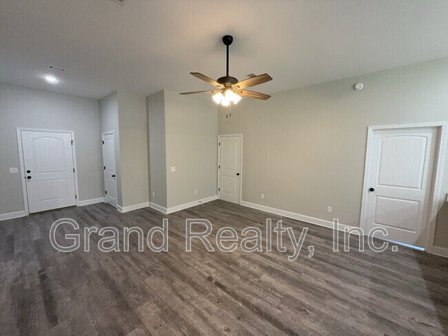 Foto del edificio - 4880 E Spencer Field Rd