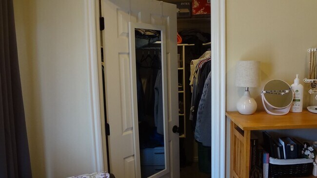 Foto del edificio - Contract Sale: One Bedroom near Utah Valley Hospital and Provo Recreation Center