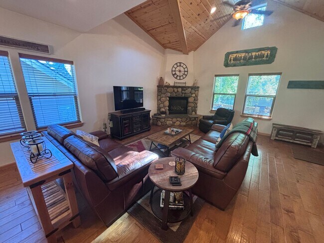 Building Photo - Truckee Ski Lease Available
