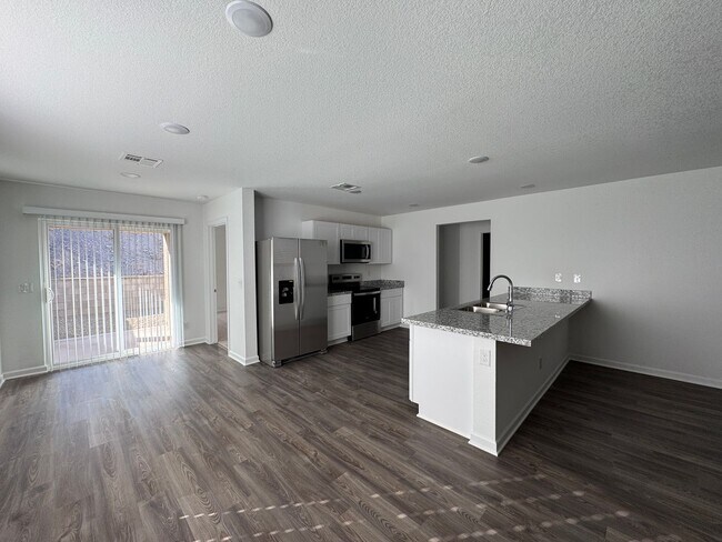 Foto del edificio - 3 bedroom Newer home