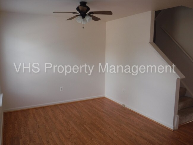 Building Photo - 833 Fairwood Dr