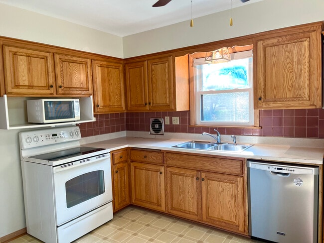 Kitchen - 1661 N 116th St