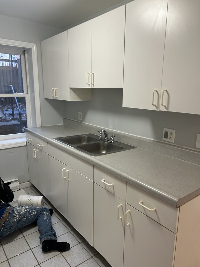 Lots of counter space and double sinks - 205 Garden St