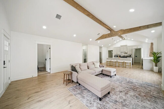Foto del edificio - 310 N Rosedale Ave