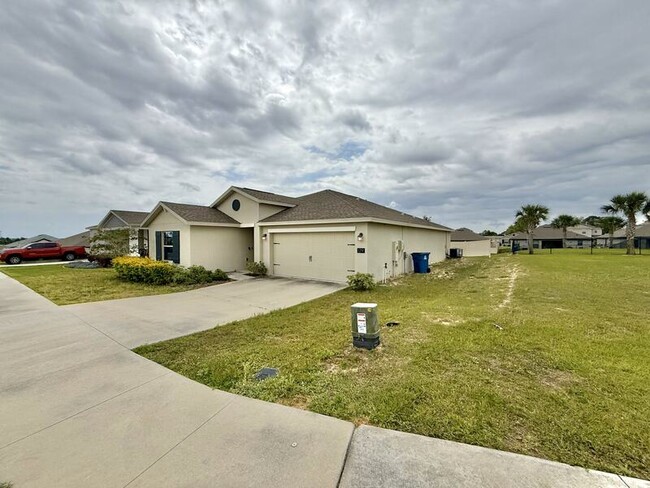 Building Photo - 129 Bergamot Lp