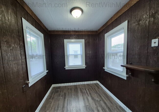 Building Photo - 1212 Forest Ave