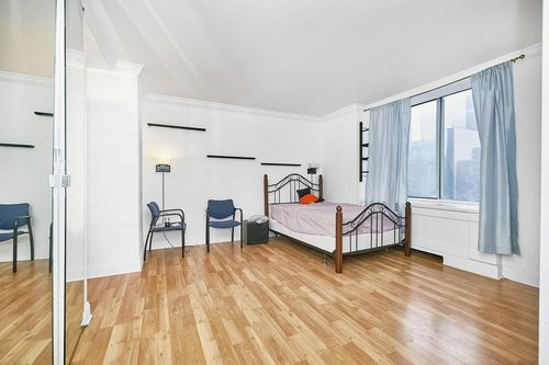 Building Photo - 231 E 47th St
