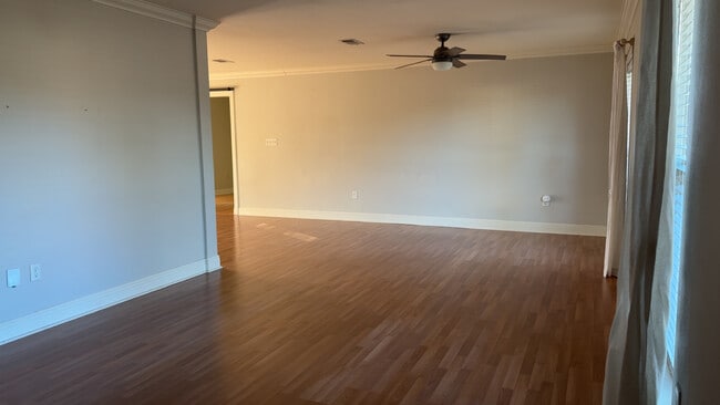 Foto del edificio - 9150 Nolen Dr