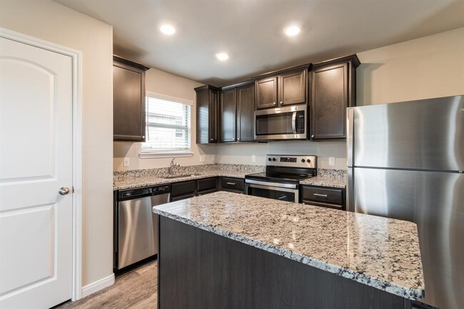 Building Photo - 505 St James Pl