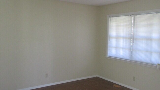 Building Photo - 4372 Deerland St