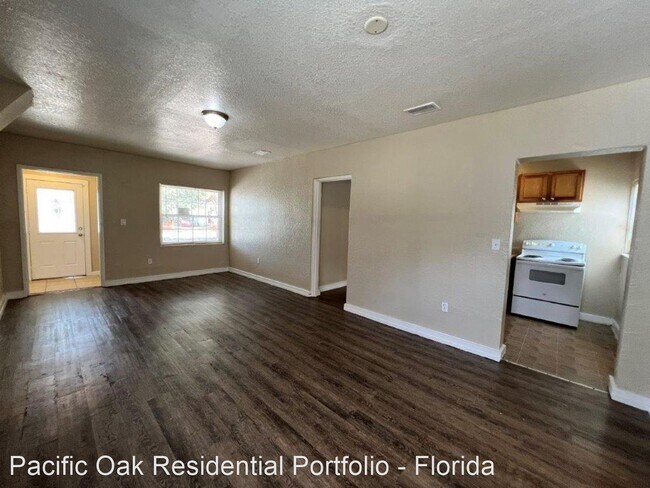 Building Photo - 4 br, 2 bath House - 8144 Merivale Rd