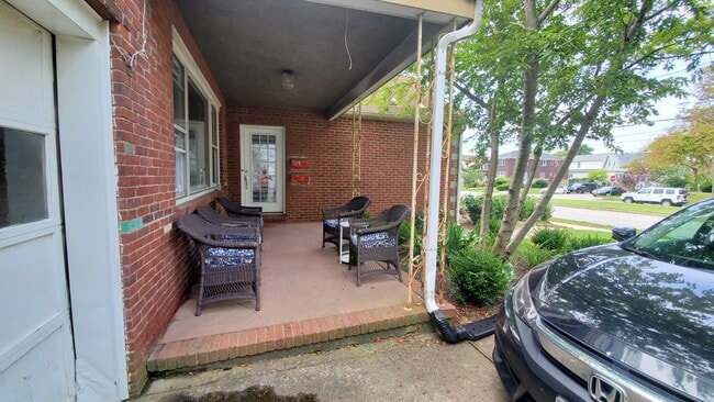 Building Photo - 304 Lincoln Blvd