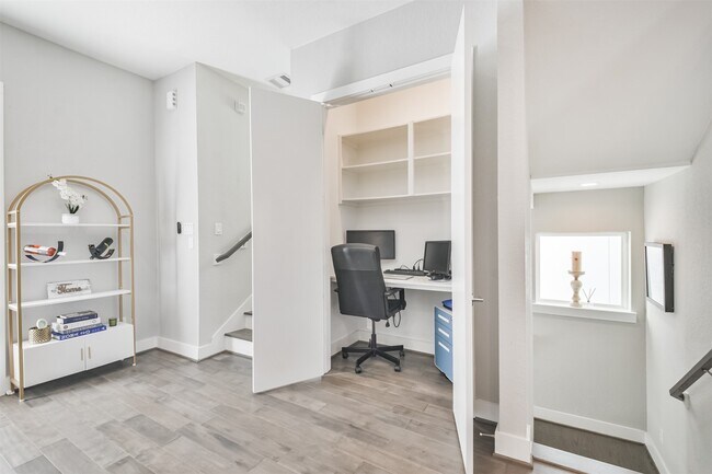 Foto del edificio - 8411 Hempstead Rd