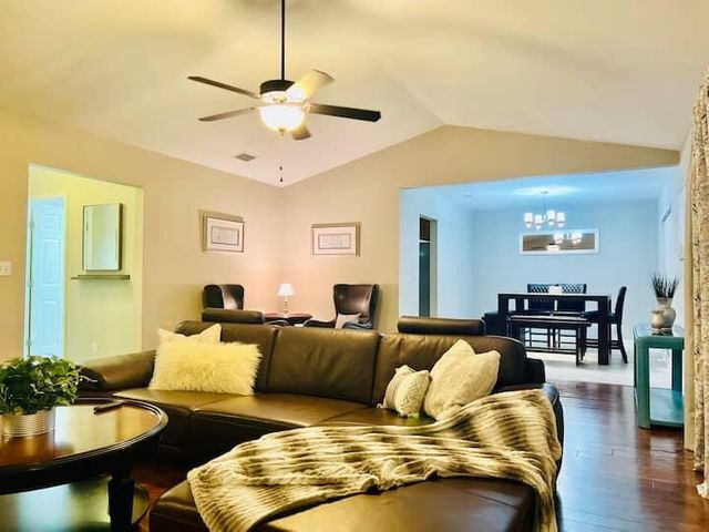 Foto del edificio - 289 Honeysuckle Way