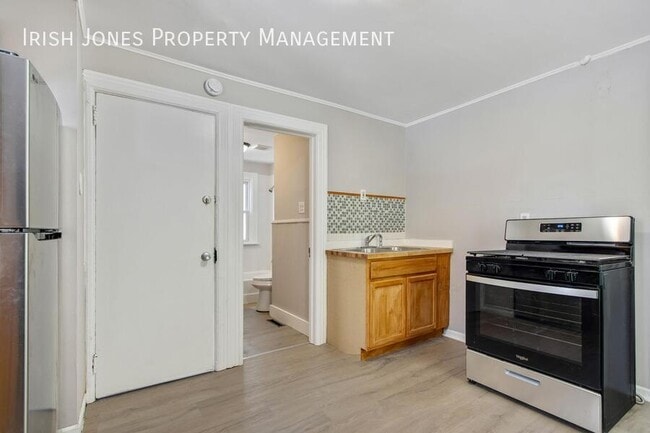 Building Photo - 105 Howell St