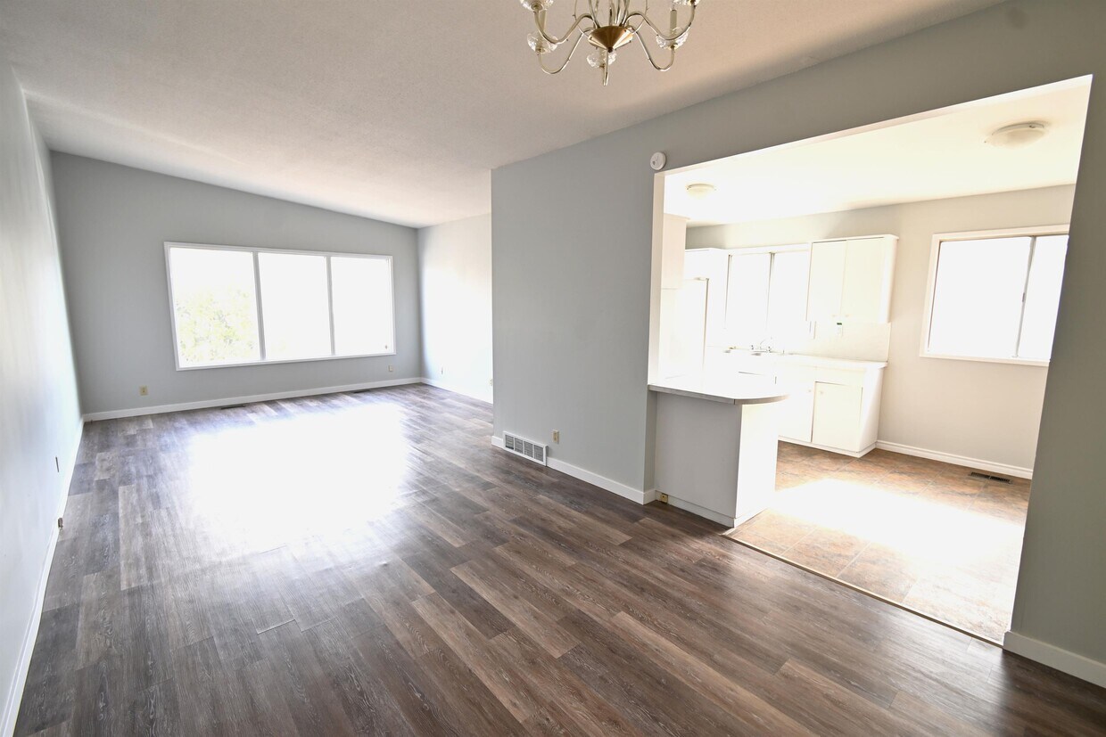 41954195 1st Ave Unit 4195 A, Prince BC V2M 1C5 Apartment