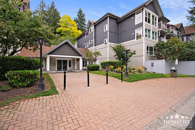 Photo du bâtiment - Beautiful 2-Bed, 2-Bath Ground Floor Apart...