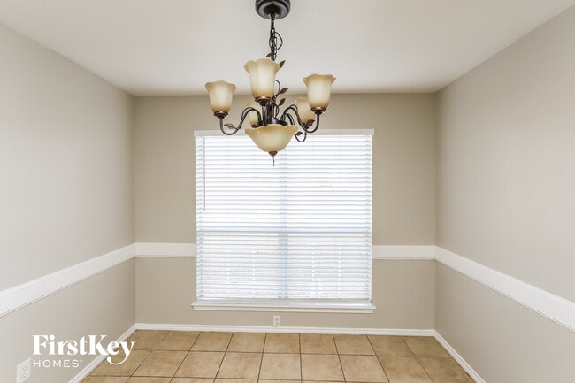 Foto del edificio - 312 Pin Oak Ln