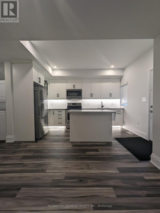 Photo du bâtiment - 333-333 Emerald St N