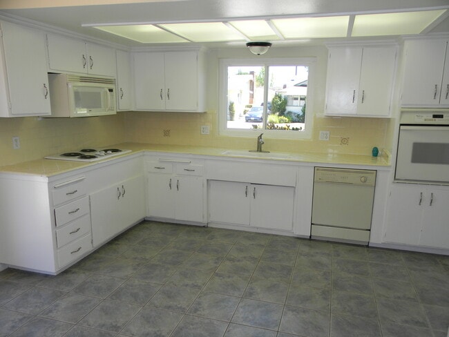 Photo - 1333 E Orange Grove Ave House