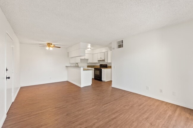 Foto del edificio - Updated 1BD/1BA Apartment in well maintain...