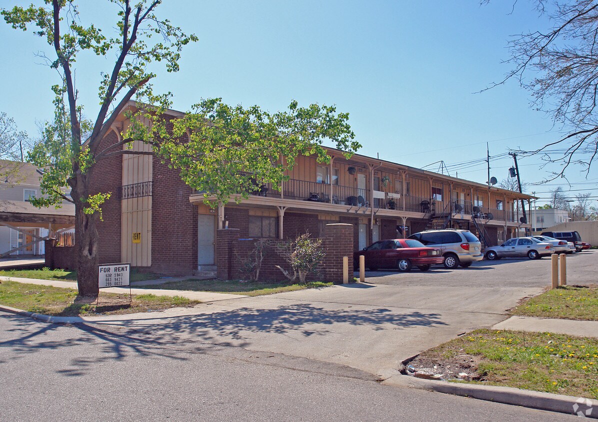 Foto principal - 2430 E 10th St
