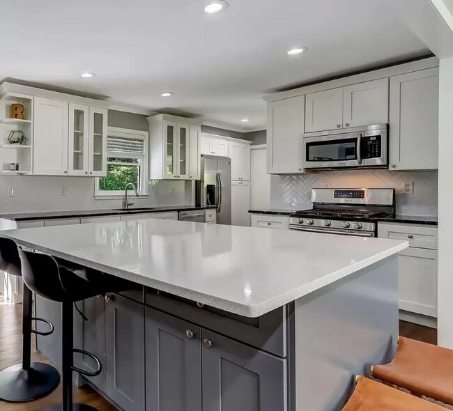 Foto del edificio - 6858 Lockridge Dr NW