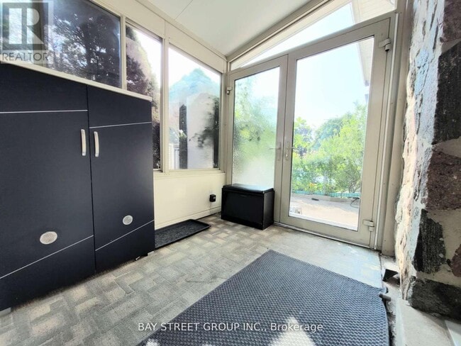 Photo du bâtiment - 238 The West Mall