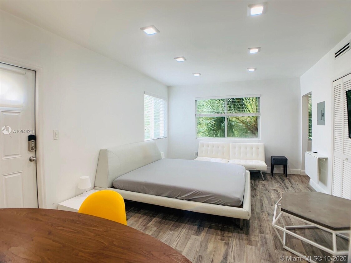 Foto principal - 7504 NE 6th Ct