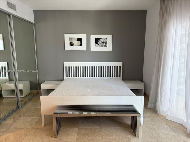 Building Photo - 1050 Brickell Ave