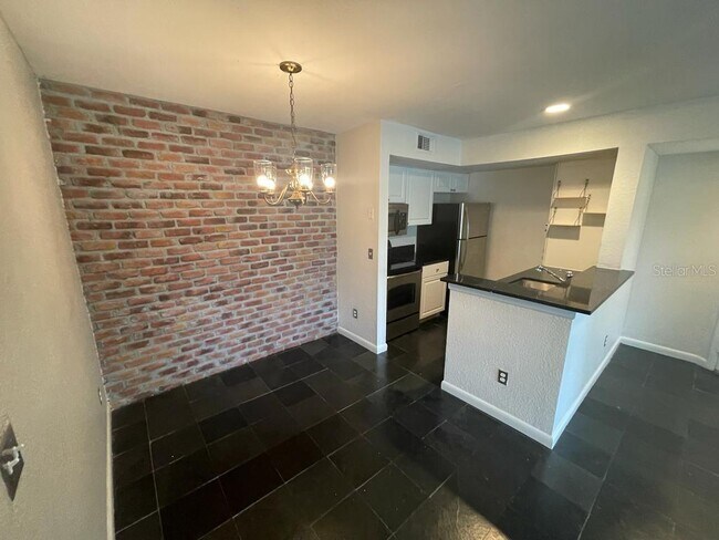 Foto del edificio - 5148 Conroy Rd