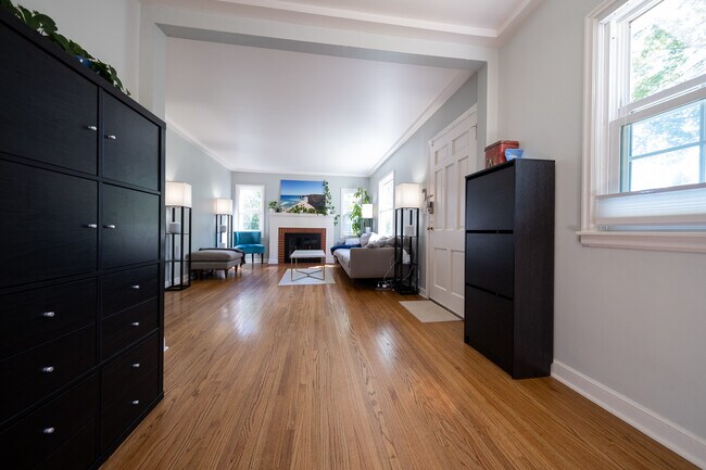 Foto del edificio - 236 N Washburn Ave