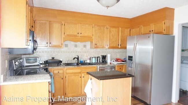 Building Photo - 5617 Par Ct