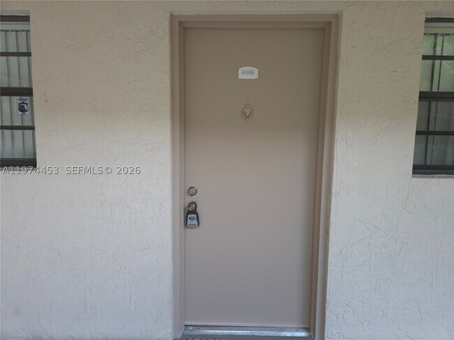 Building Photo - 13020 SW 92nd Ave