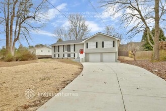 Building Photo - 2082 Cezar Dr