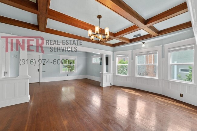 Building Photo - Historic Craftsman home in Elmhurst - Pet ...