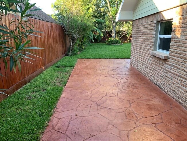 Building Photo - 10518 Hazelhurst Dr