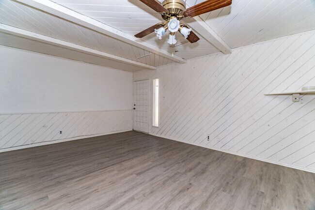 Foto del edificio - 3-BEDROOM DUPLEX
