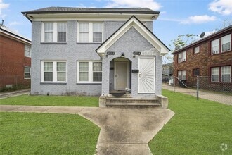 Building Photo - 2704 Truxillo St
