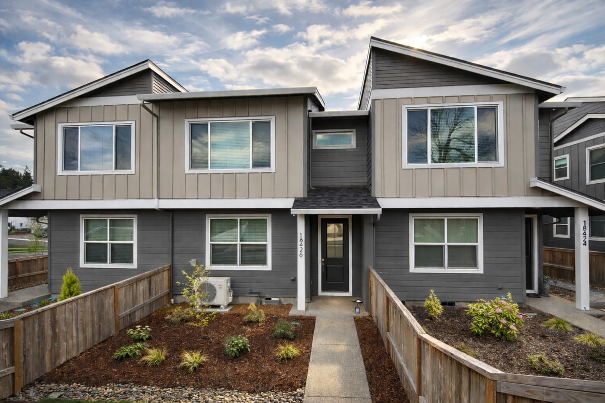 Photo - Beautiful Like New Four Creeks Townhouse For Lease - 18426 NE 46th Pl