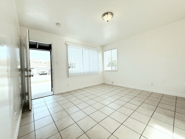 Building Photo - 14039 Orizaba Ave