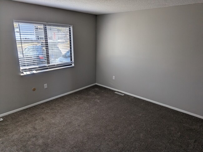 Building Photo - 2872 Chimney Point Dr