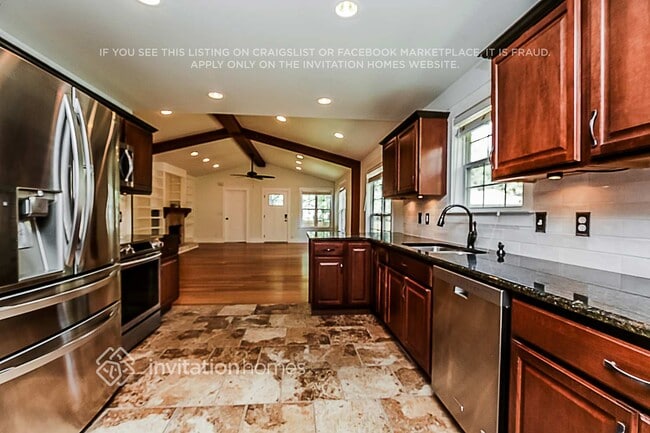 Building Photo - 609 Eastview Cir