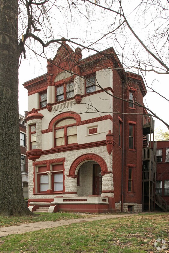 Building Photo - 422 W Ormsby Ave