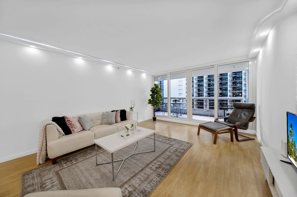 Foto principal - 1717 N Bayshore Dr